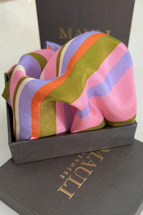 Piazza Stripe | Pure Silk Pocket Square with a Handmade Rakhi